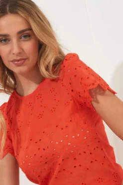 Joe Browns Vibrant Scalloped Broderie Top -Angebote Stil Welt Store B87635s4 scaled