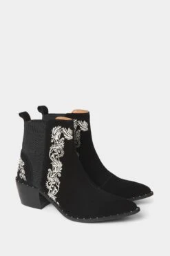 Joe Browns Elba Street Bestickte Stiefel Aus Veloursleder