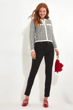 Joe Browns Kurze Strickjacke Mit Schimmer-Detail -Angebote Stil Welt Store N76388s6 scaled